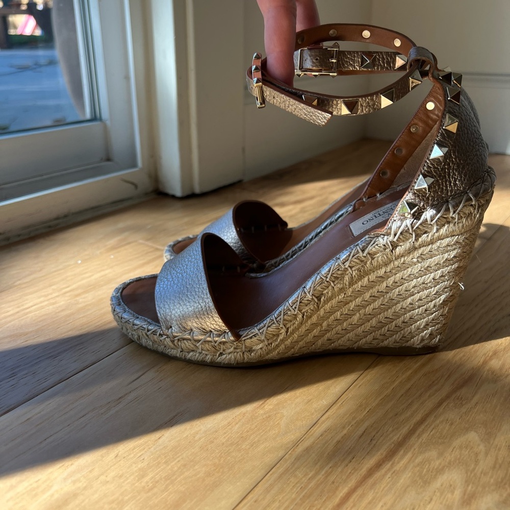 Valentino Garavani Platino Rockstud Wedge Espadrilles